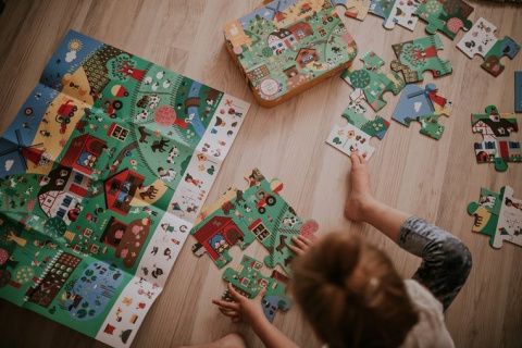 Janod Puzzle obserwacyjne w walizce Farma 24 elementy 3+ Janod Puzzle obserwacyjne w walizce Farma 24 elementy 3+